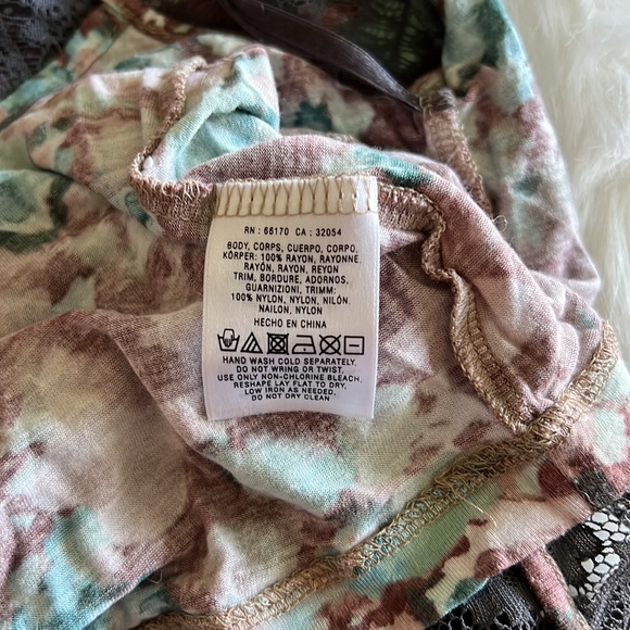 Anthropologie Tank Top Laced Size Medium - Picture 12 of 15